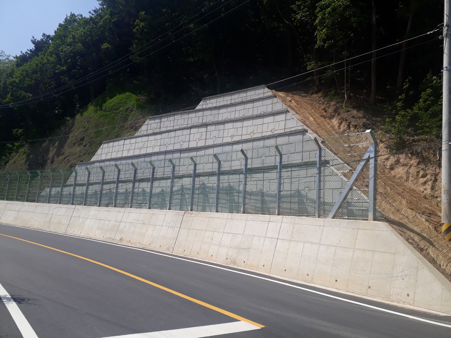 건설 장비와 작업자